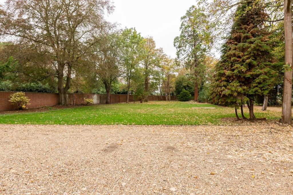 Dorney Windsor Legoland 5 Star Stay For Upto 14 Guests Exterior photo
